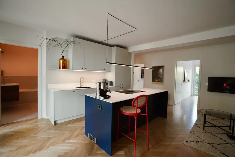 🌿 Semi-furnished 3-Room Apartment with Large South-Facing Terracein Berlin-Kreuzberg — photo 1